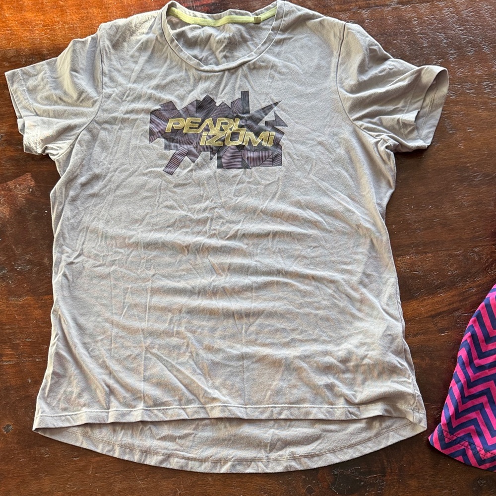 Pearl Izumi Light Gray Short Sleeve Tee